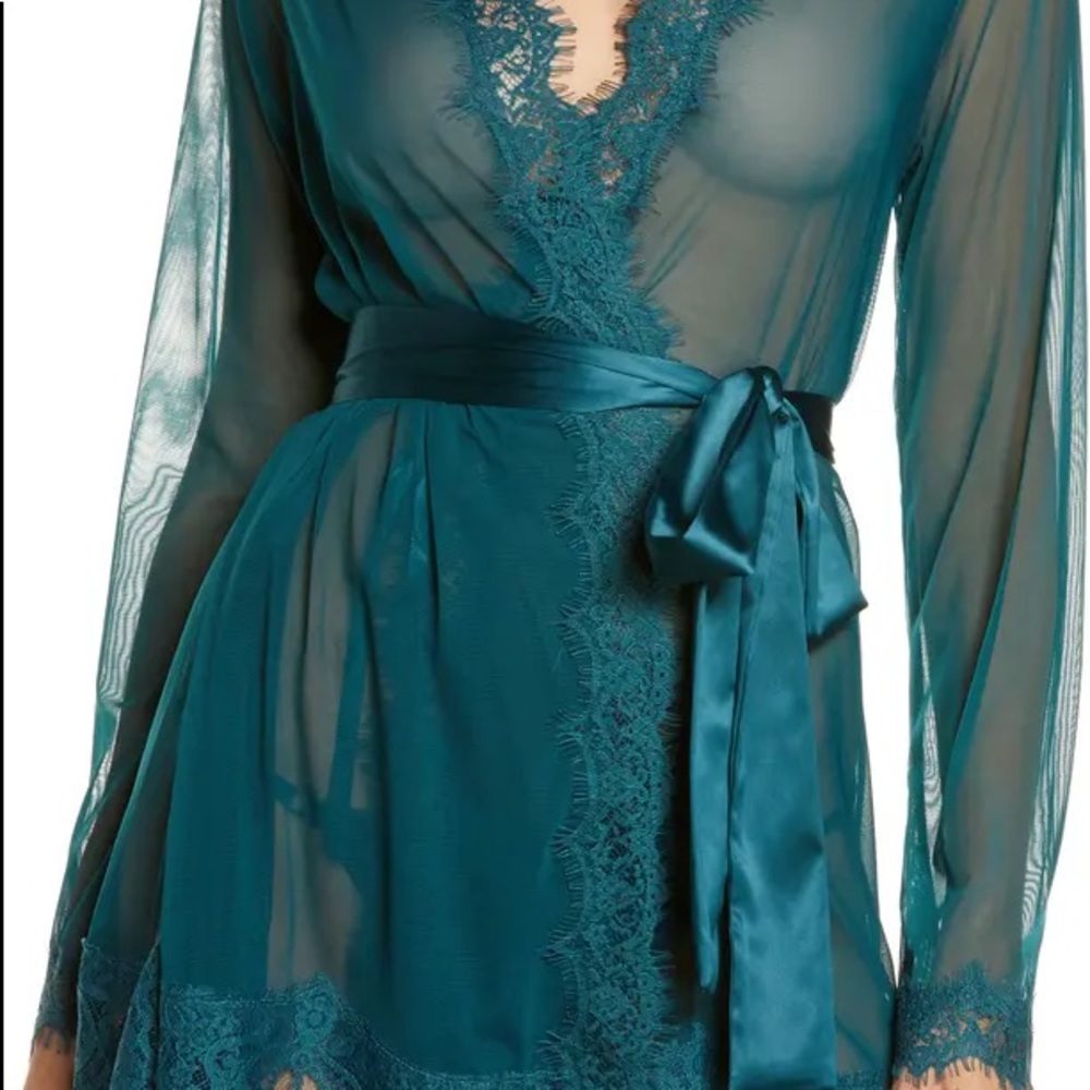 Oh lala Cheri  lace robe